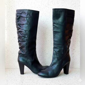 Sale 🔥 Authentic Hugo Boss iridescent Leather Boots!